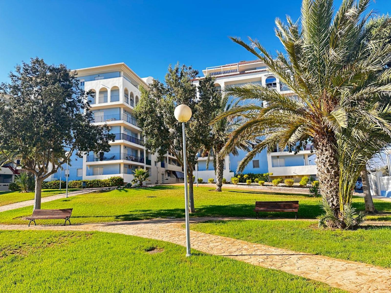 Luxurious Spacious Three Bedroom Apartment On Beachfront อัลเมริมาร์ ภายนอก รูปภาพ
