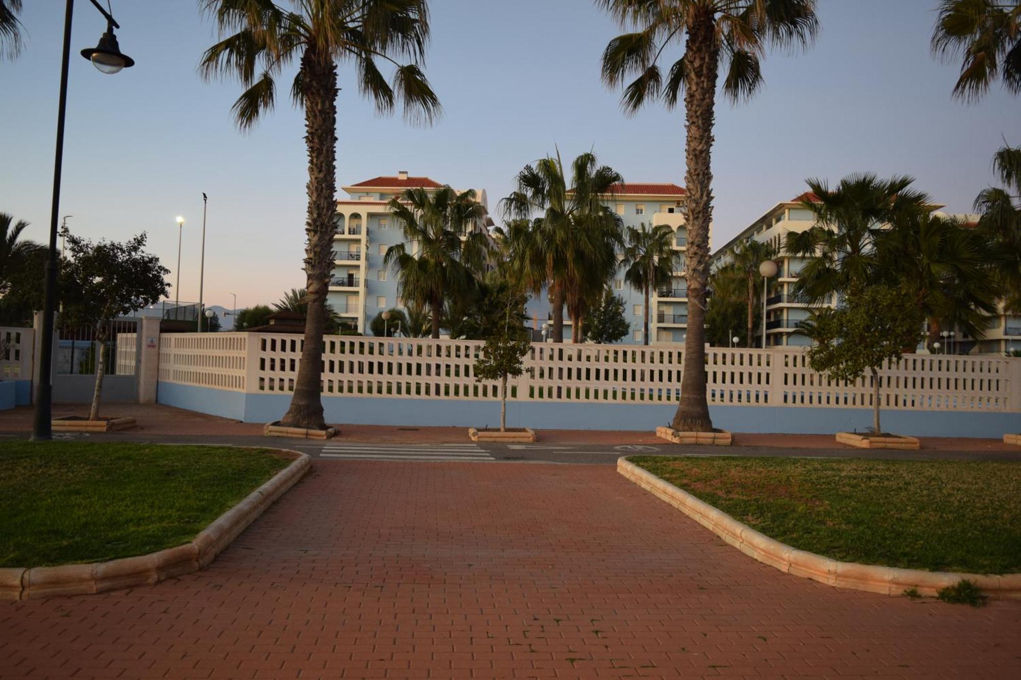 Luxurious Spacious Three Bedroom Apartment On Beachfront อัลเมริมาร์ ภายนอก รูปภาพ